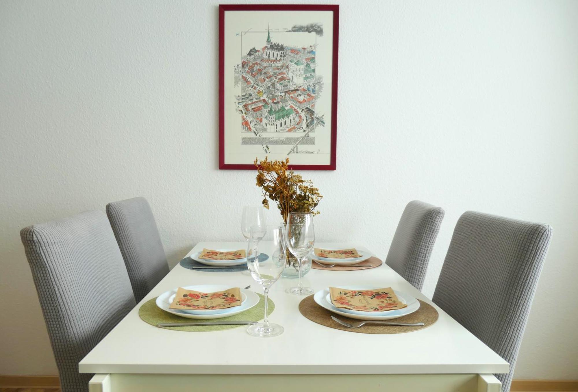 Schoelerberg Apartment Mit Tiefgaragenparkplatz Und Kingsize-Bett オスナブリュック エクステリア 写真